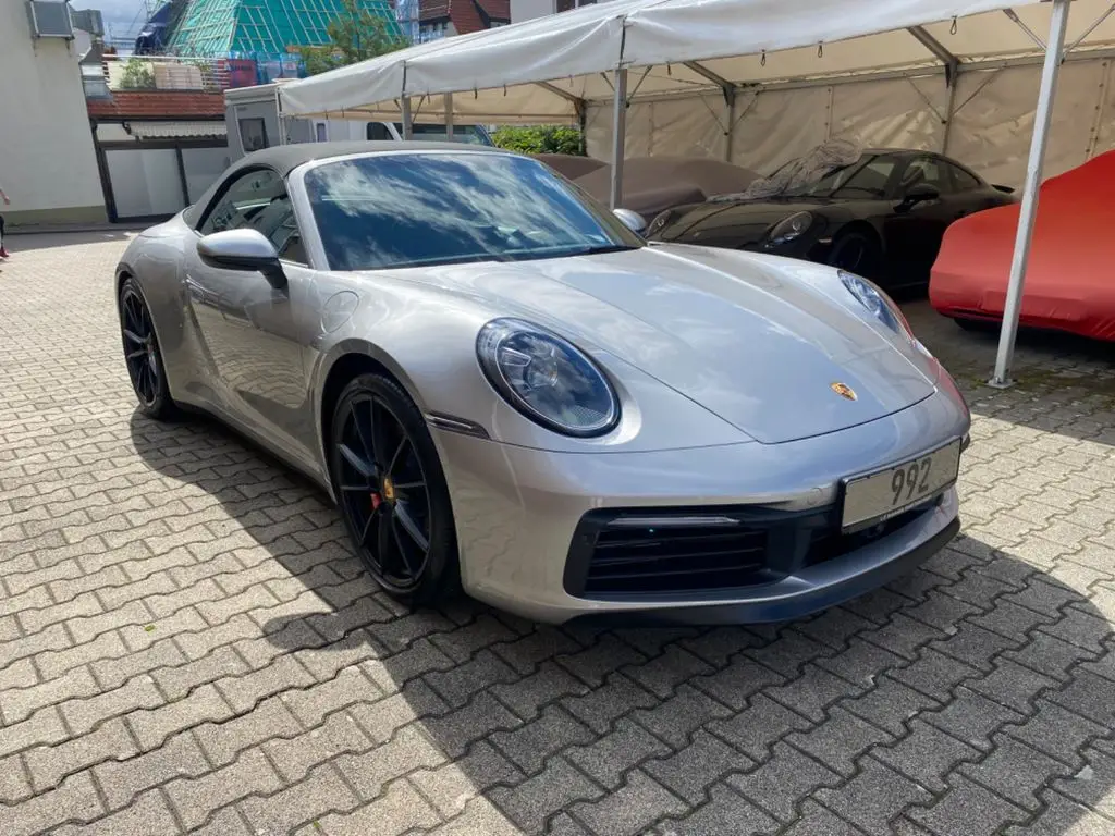 Photo 1 : Porsche 992 2019 Essence