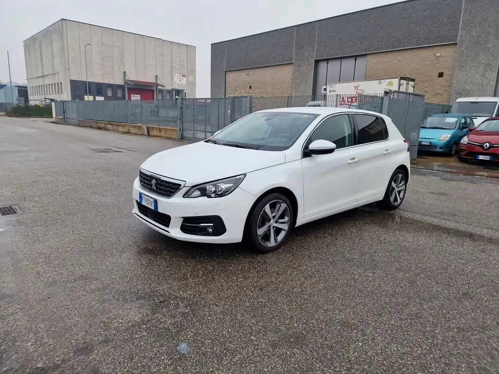 Photo 1 : Peugeot 308 2018 Petrol