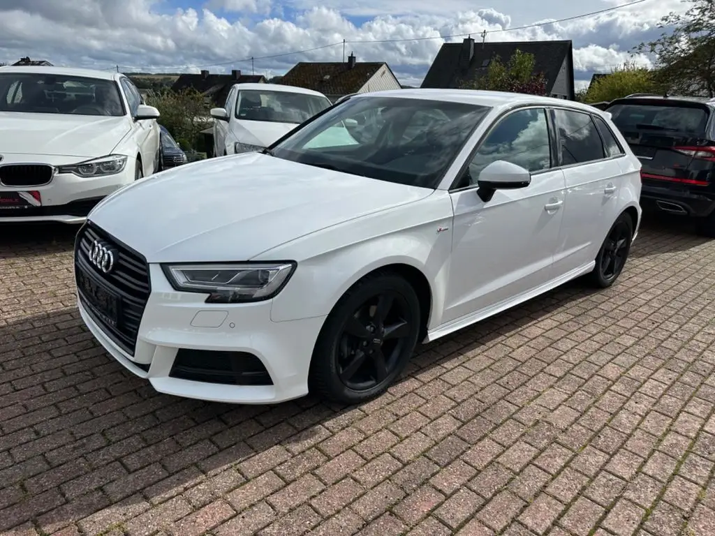 Photo 1 : Audi A3 2019 Petrol