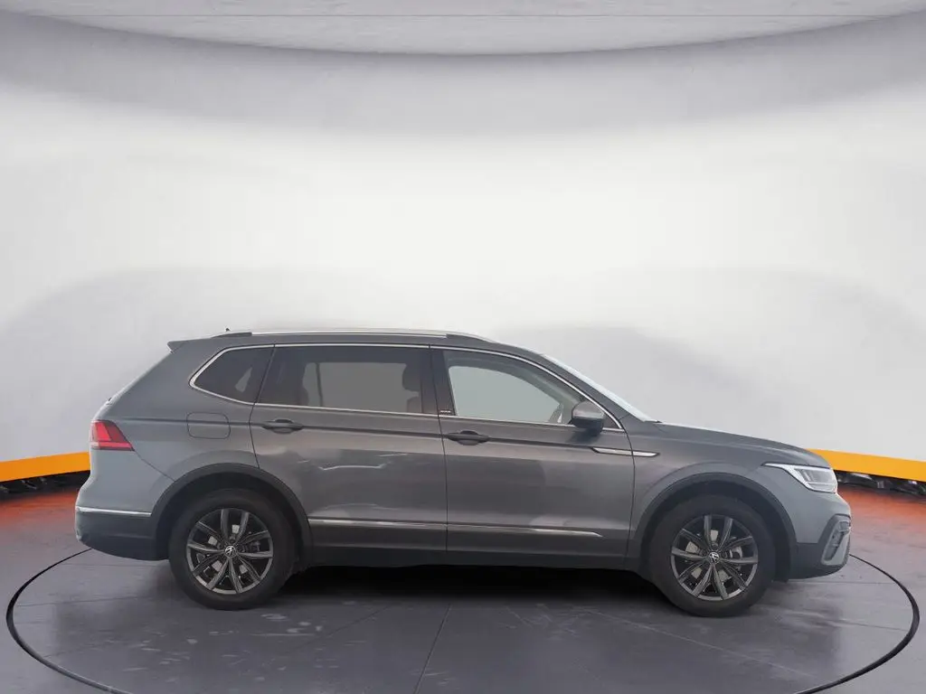 Photo 1 : Volkswagen Tiguan 2023 Petrol