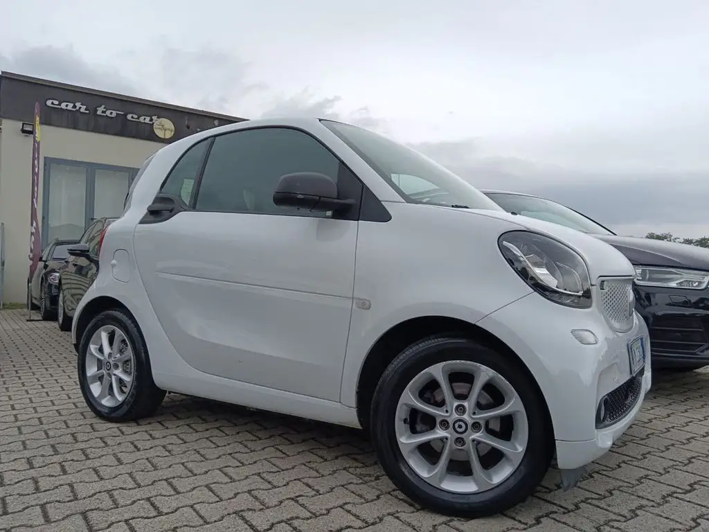 Photo 1 : Smart Fortwo 2017 Petrol