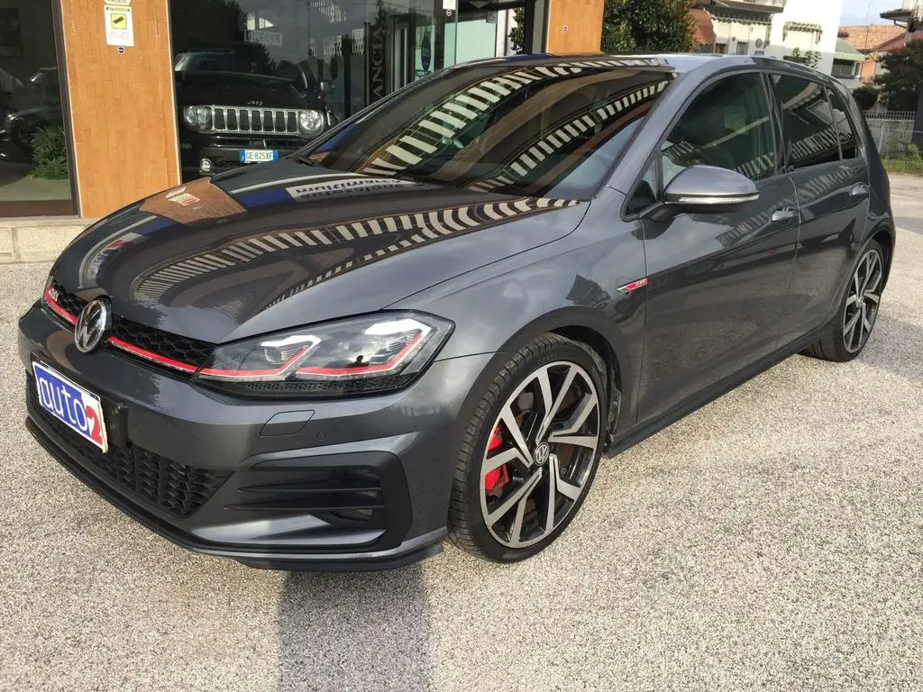 Photo 1 : Volkswagen Golf 2018 Petrol