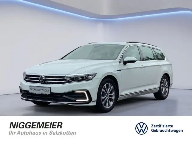 Photo 1 : Volkswagen Passat 2021 Hybride