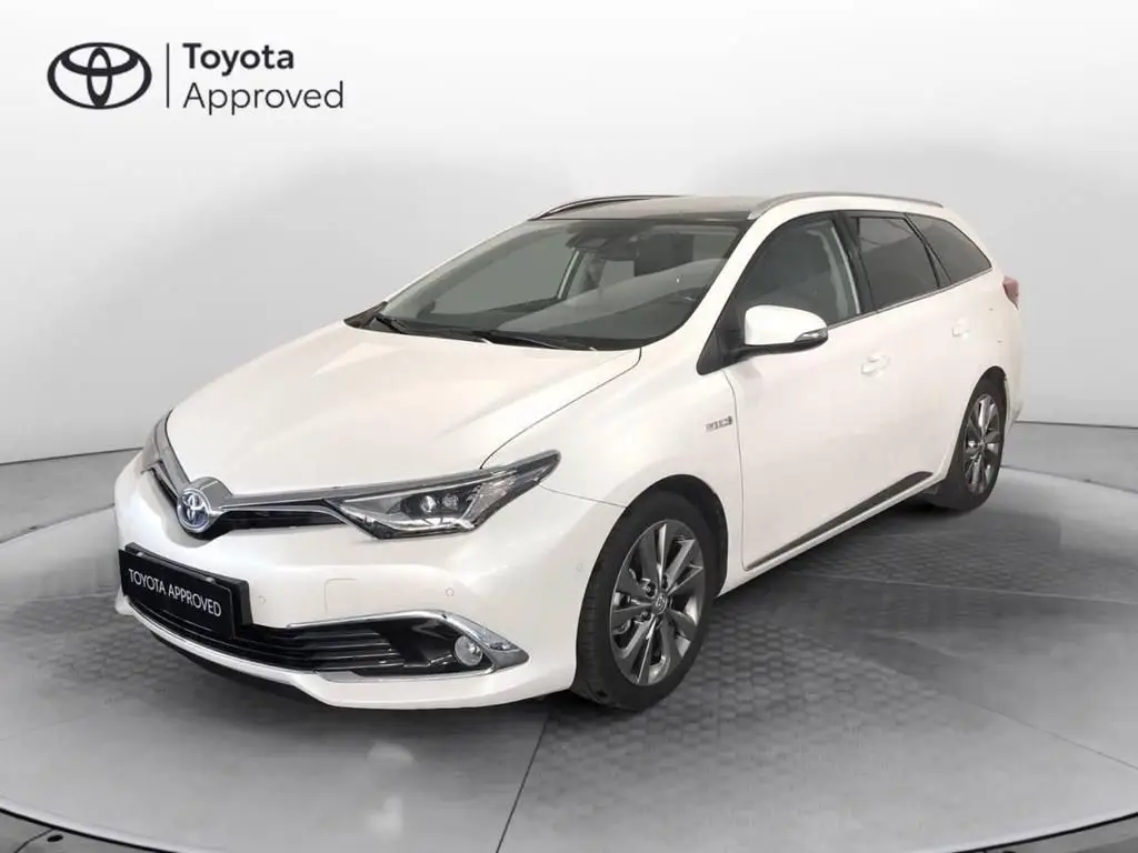 Photo 1 : Toyota Auris 2017 Hybrid