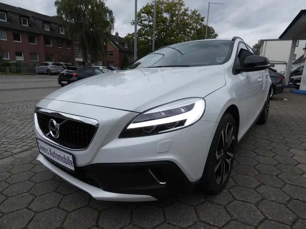 Photo 1 : Volvo V40 2018 Petrol