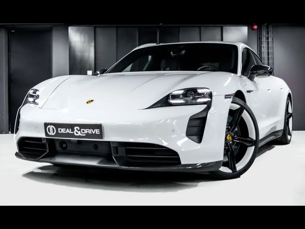 Photo 1 : Porsche Taycan 2020 Non renseigné