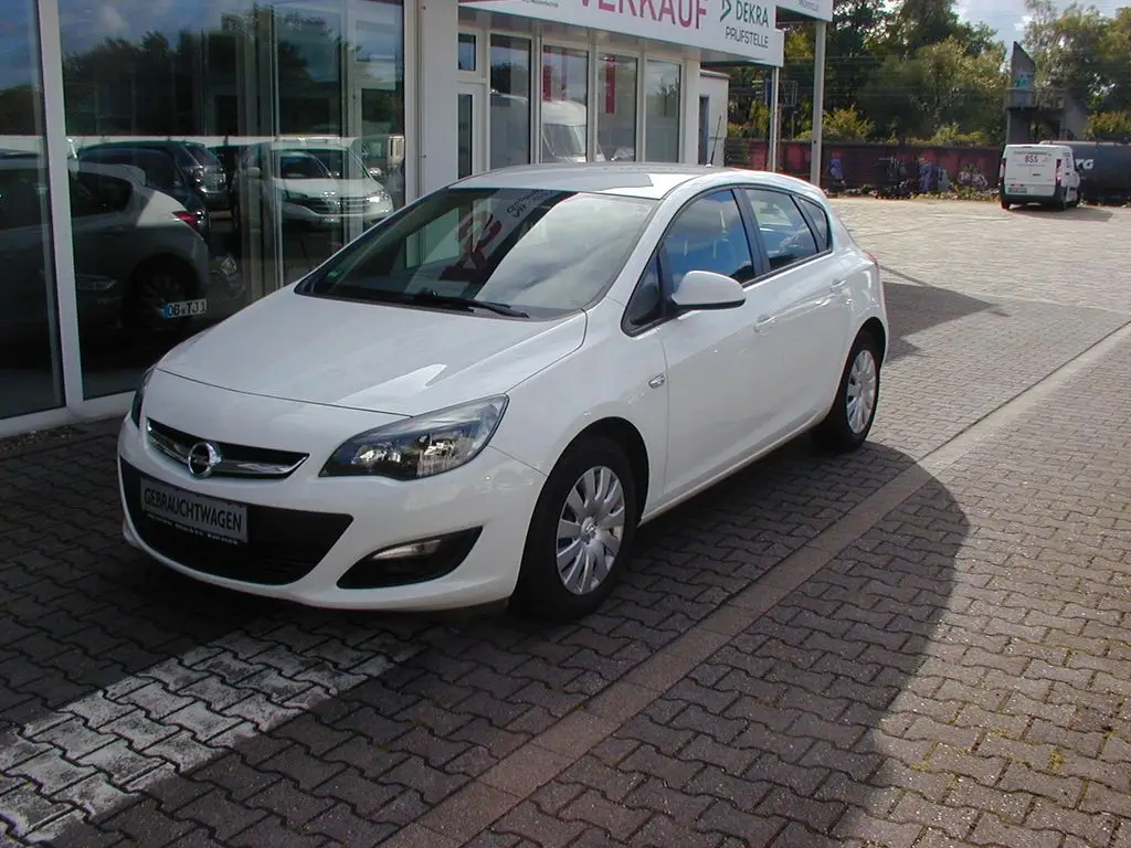 Photo 1 : Opel Astra 2015 Petrol