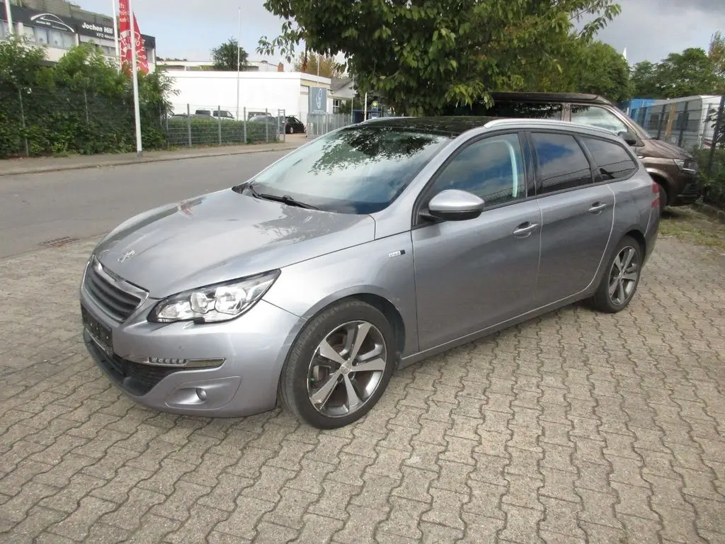 Photo 1 : Peugeot 308 2016 Petrol