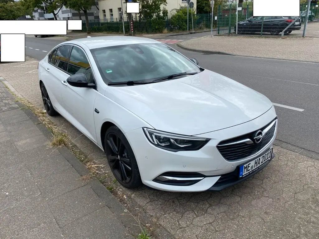 Photo 1 : Opel Insignia 2017 Petrol