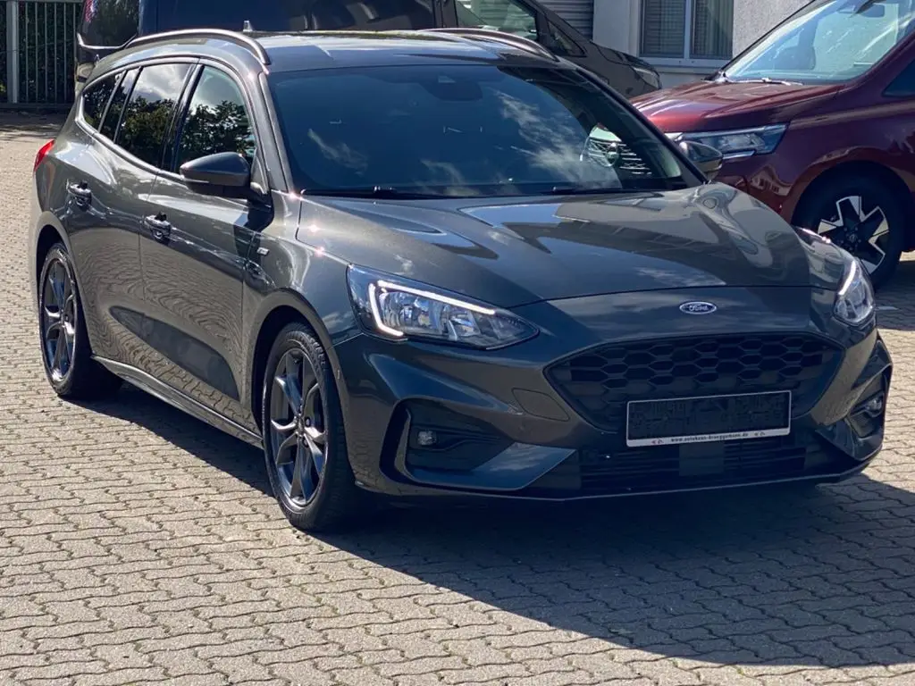 Photo 1 : Ford Focus 2019 Petrol