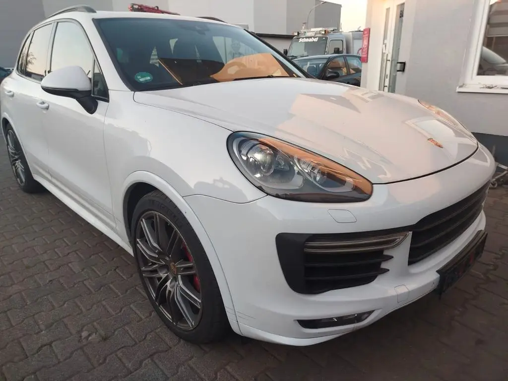 Photo 1 : Porsche Cayenne 2017 Essence