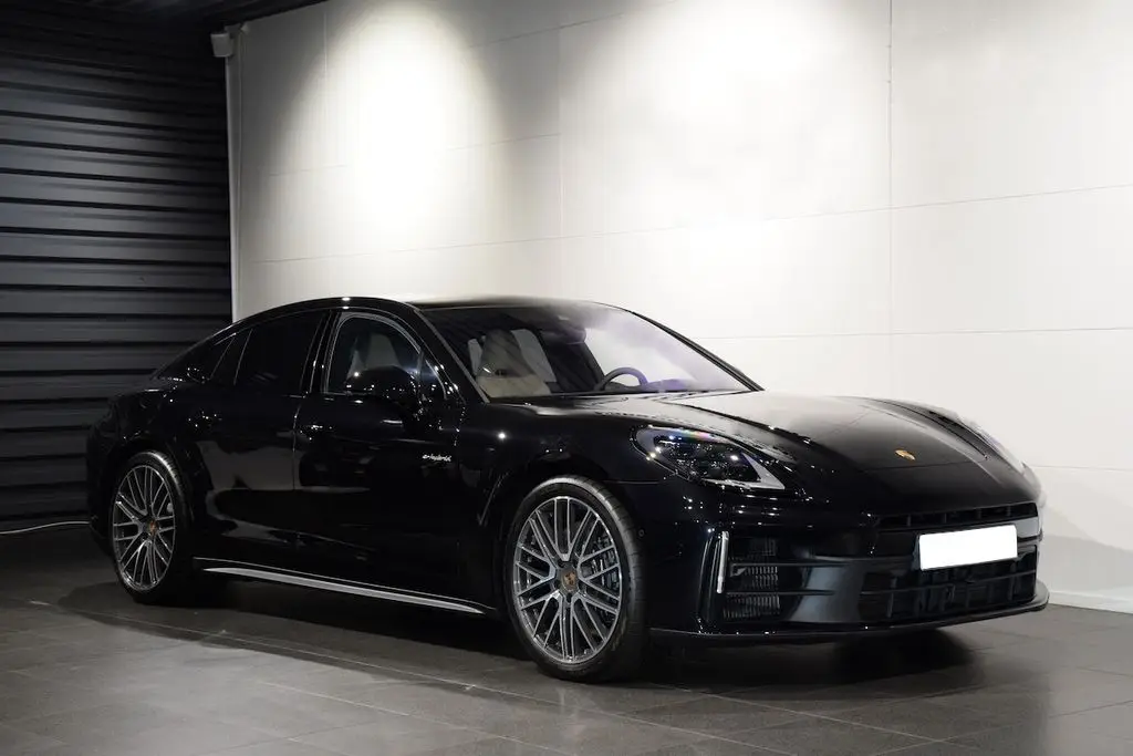 Photo 1 : Porsche Panamera 2024 Hybrid