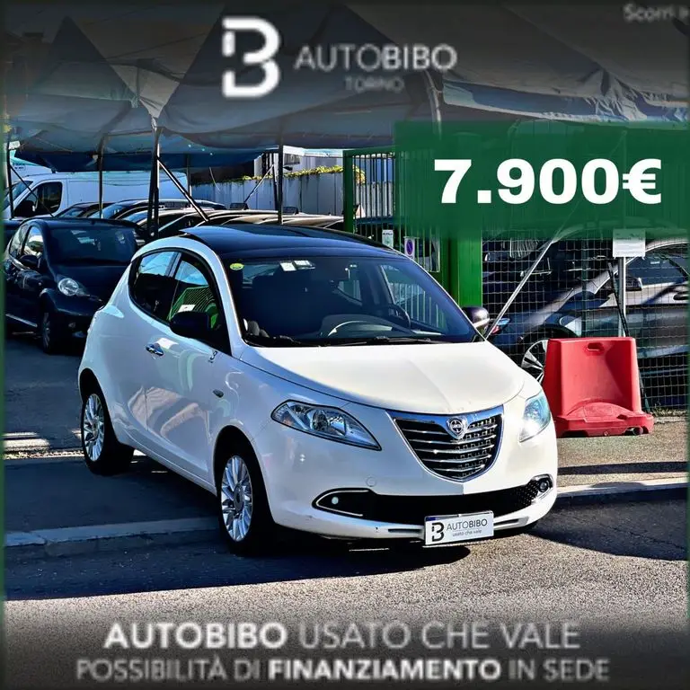 Photo 1 : Lancia Ypsilon 2015 Essence