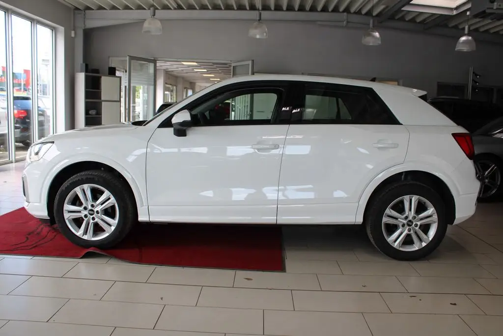 Photo 1 : Audi Q2 2021 Petrol