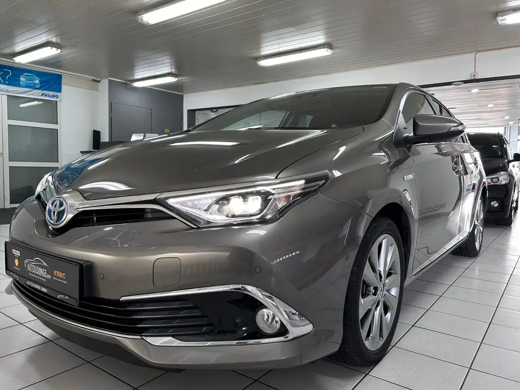 Photo 1 : Toyota Auris 2017 Hybrid