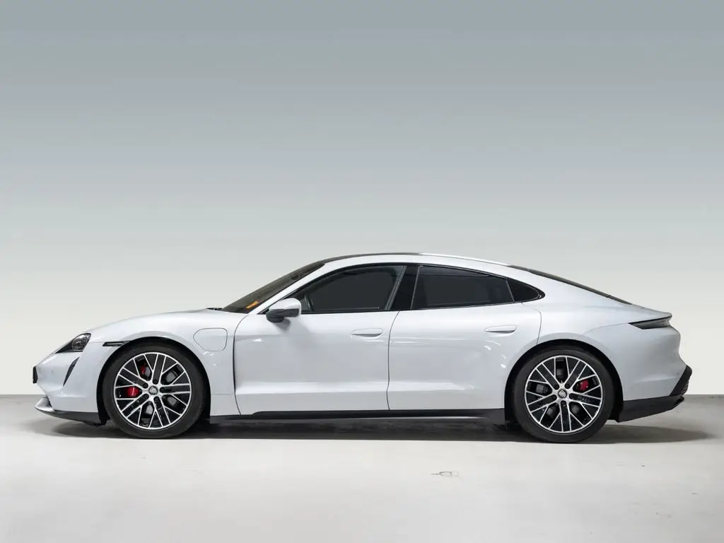 Photo 1 : Porsche Taycan 2021 Not specified