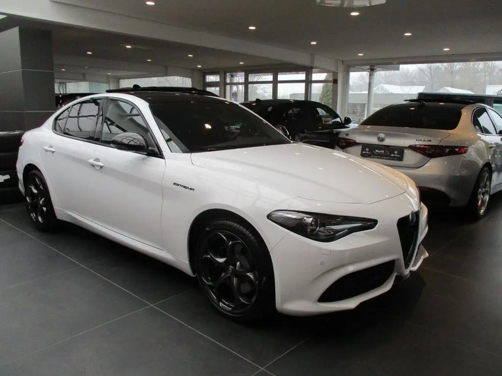 Photo 1 : Alfa Romeo Giulia 2022 Essence