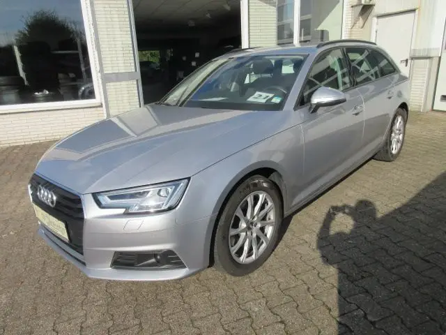 Photo 1 : Audi A4 2017 Petrol