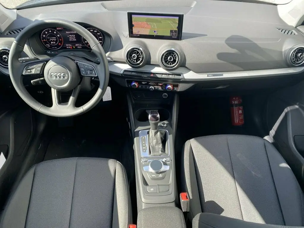 Photo 1 : Audi Q2 2023 Petrol