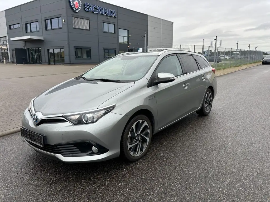 Photo 1 : Toyota Auris 2016 Hybride