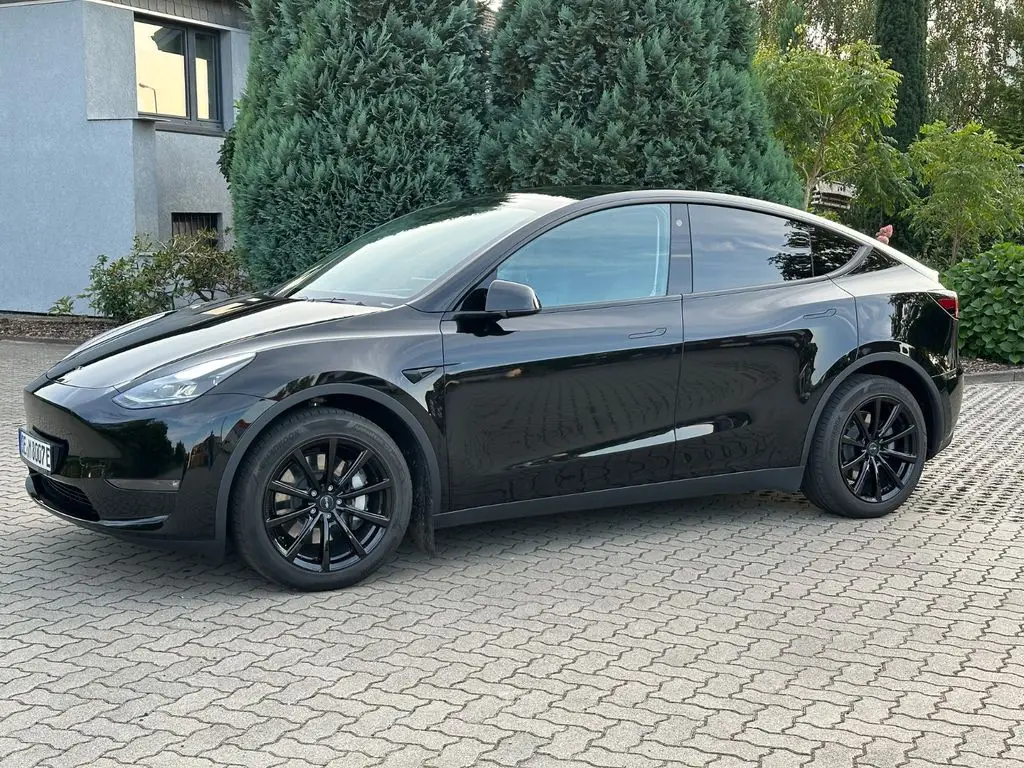 Photo 1 : Tesla Model Y 2024 Non renseigné