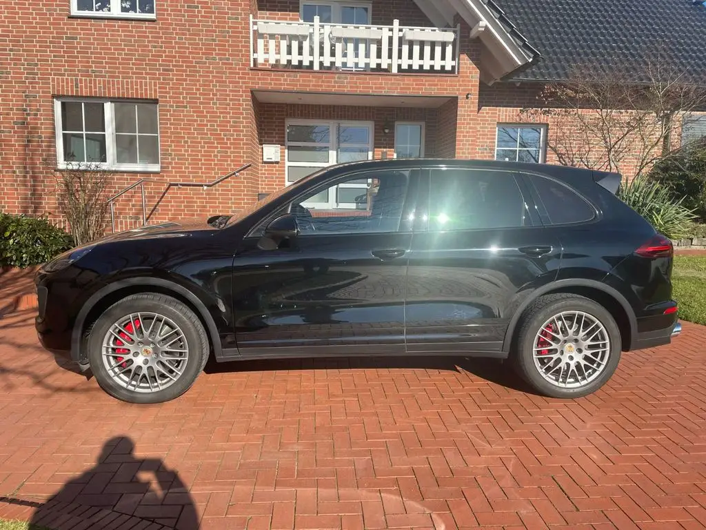 Photo 1 : Porsche Cayenne 2015 Essence