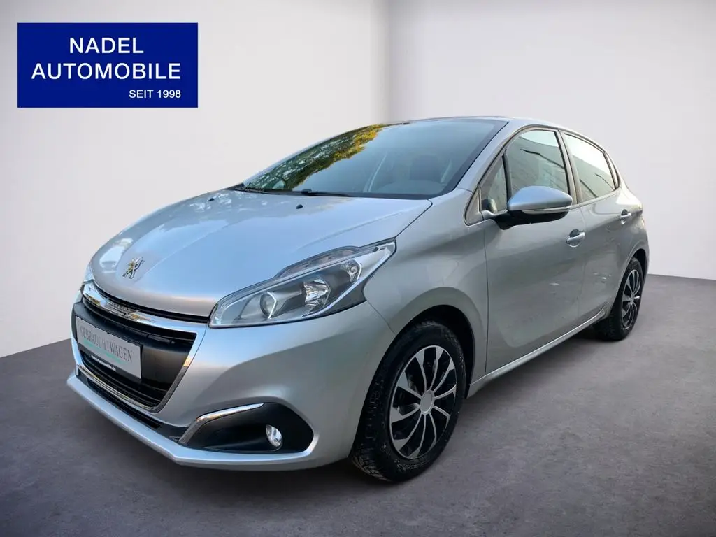 Photo 1 : Peugeot 208 2017 Petrol