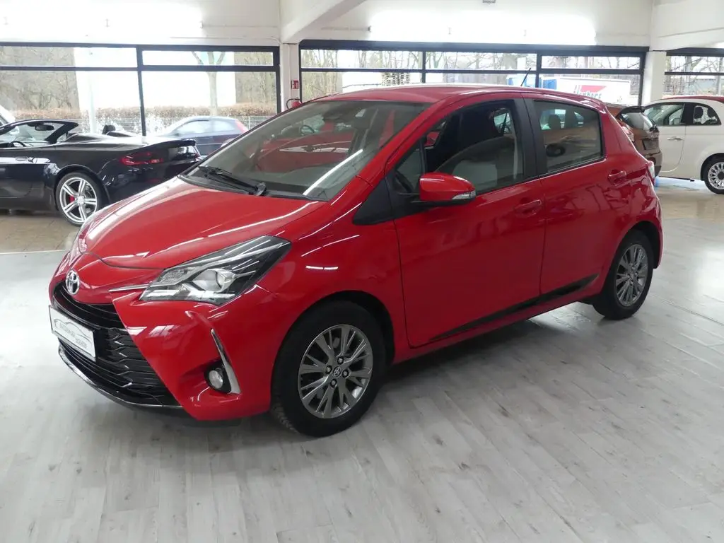 Photo 1 : Toyota Yaris 2017 Petrol