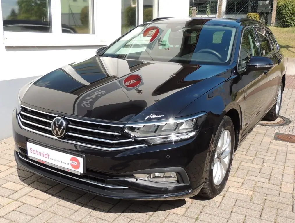 Photo 1 : Volkswagen Passat 2023 Petrol