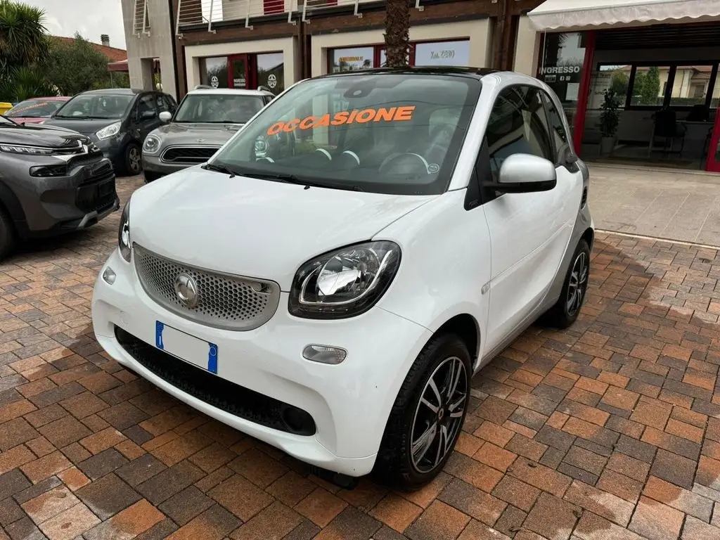 Photo 1 : Smart Fortwo 2016 Petrol