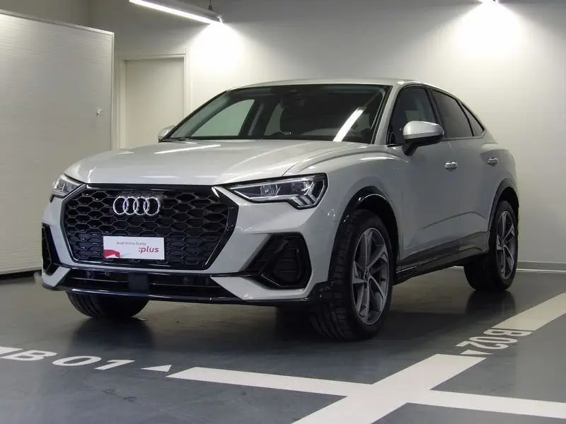 Photo 1 : Audi Q3 2023 Petrol