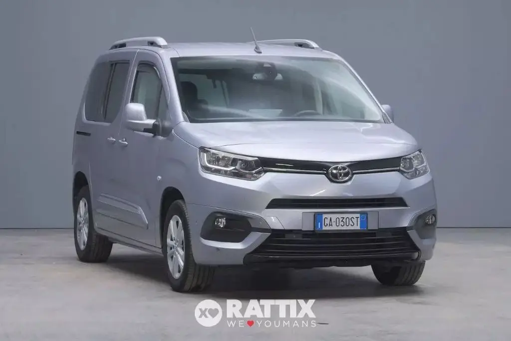 Photo 1 : Toyota Verso 2020 Petrol