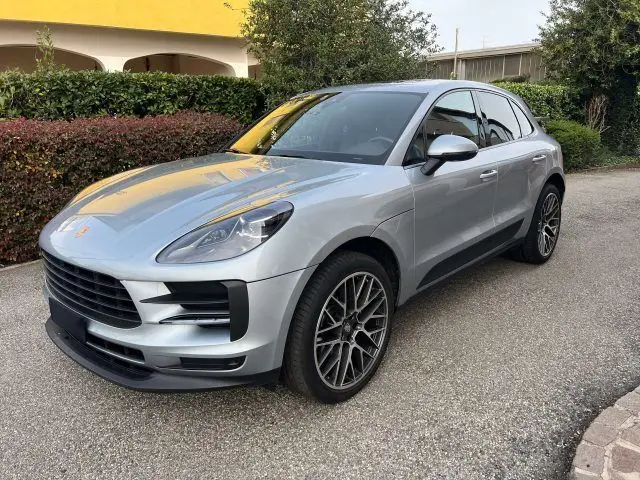 Photo 1 : Porsche Macan 2021 Essence