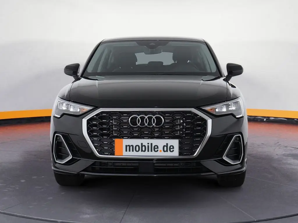 Photo 1 : Audi Q3 2024 Petrol