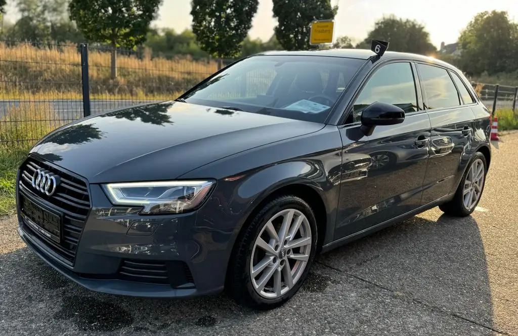 Photo 1 : Audi A3 2019 Petrol