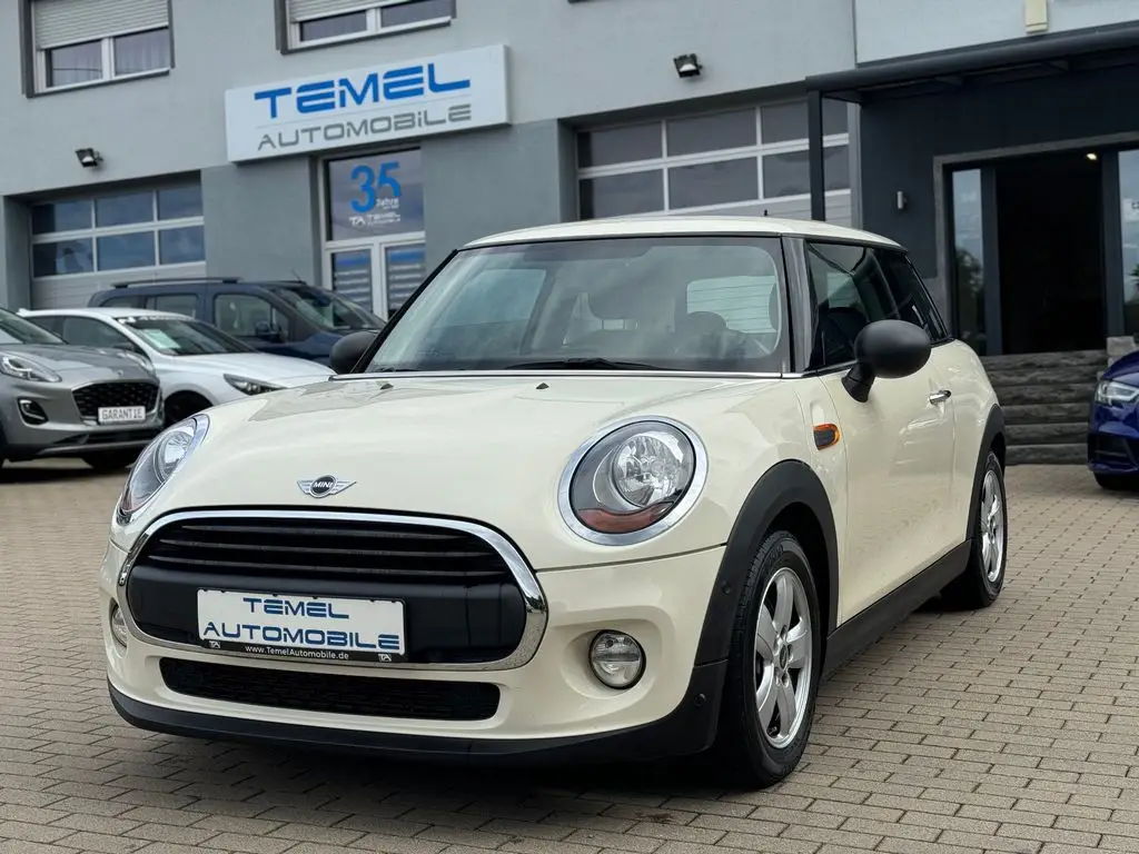 Photo 1 : Mini One 2015 Petrol