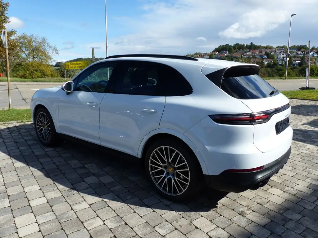 Photo 1 : Porsche Cayenne 2022 Petrol