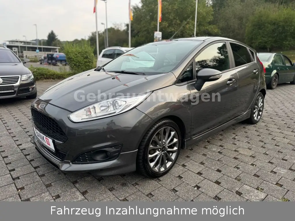 Photo 1 : Ford Fiesta 2016 Petrol