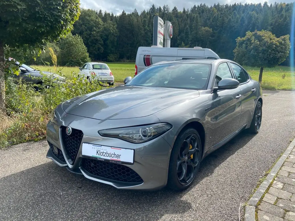 Photo 1 : Alfa Romeo Giulia 2021 Essence