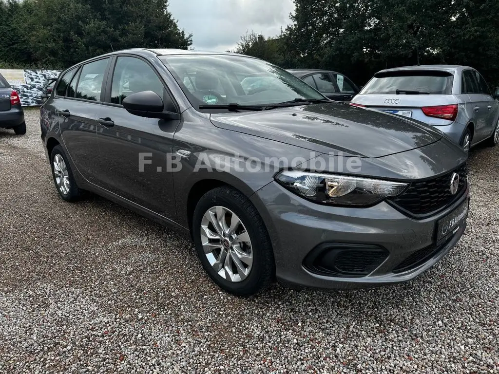 Photo 1 : Fiat Tipo 2017 Petrol