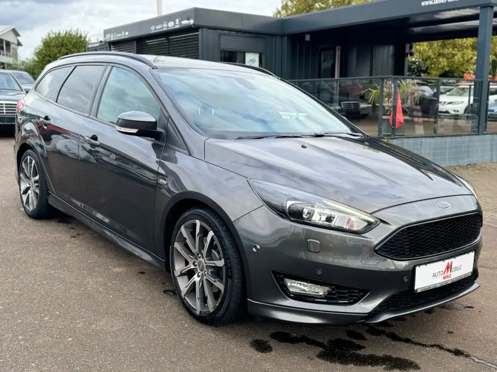 Photo 1 : Ford Focus 2017 Petrol