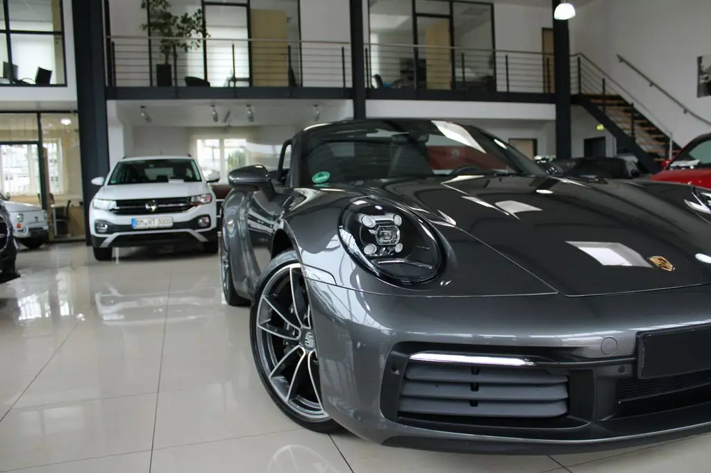 Photo 1 : Porsche 992 2020 Essence