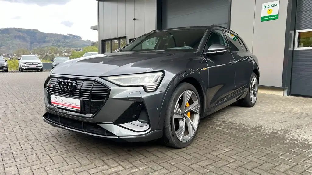 Photo 1 : Audi E-tron 2022 Non renseigné