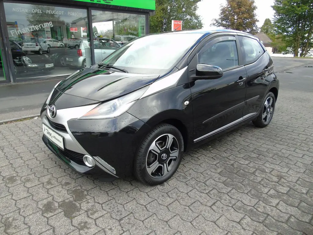 Photo 1 : Toyota Aygo X 2015 Petrol