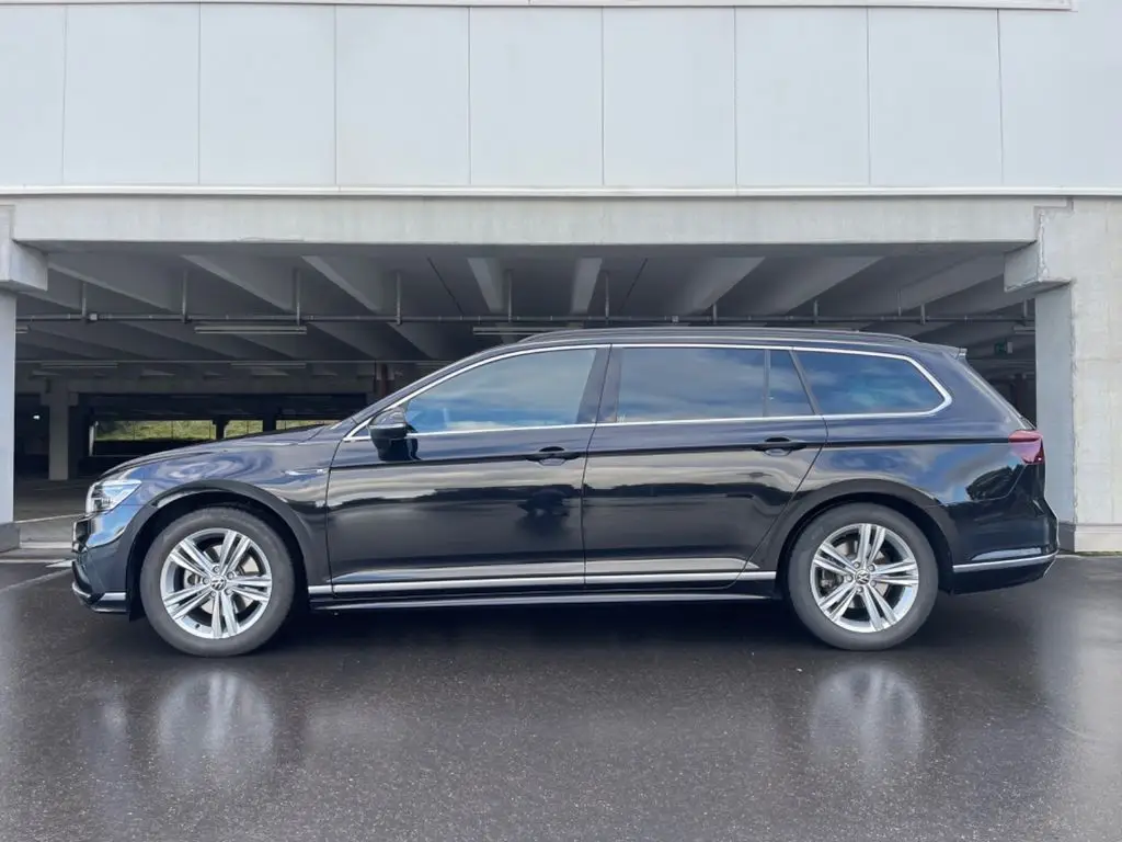 Photo 1 : Volkswagen Passat 2023 Essence