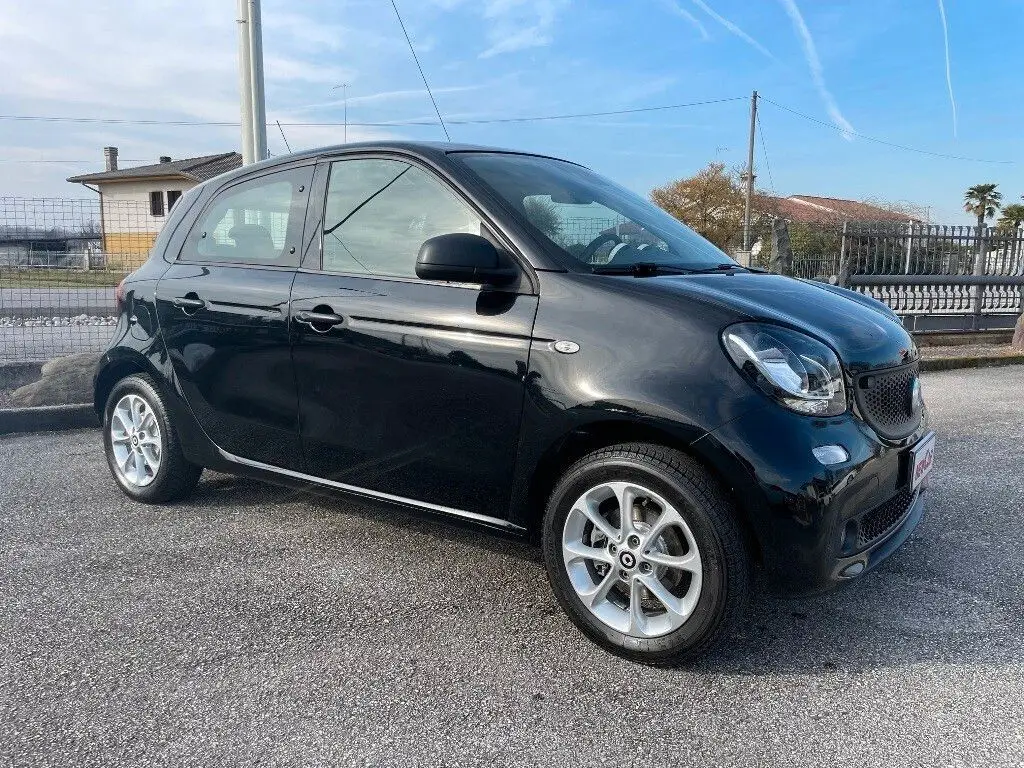 Photo 1 : Smart Forfour 2017 Petrol