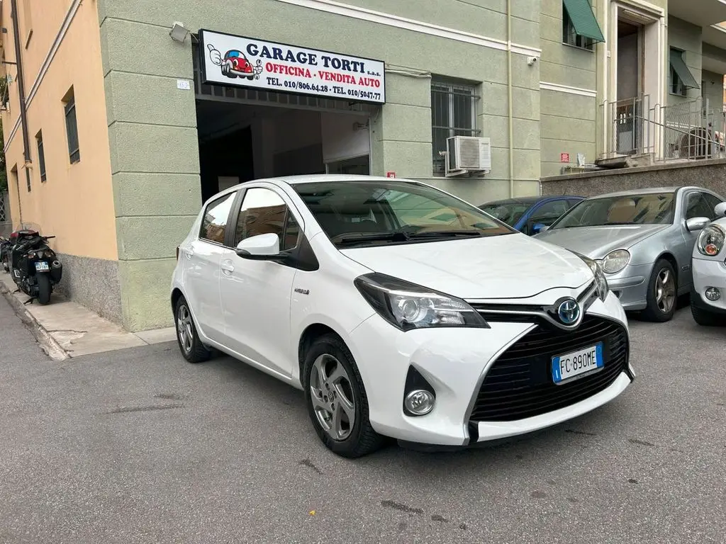 Photo 1 : Toyota Yaris 2016 Hybrid