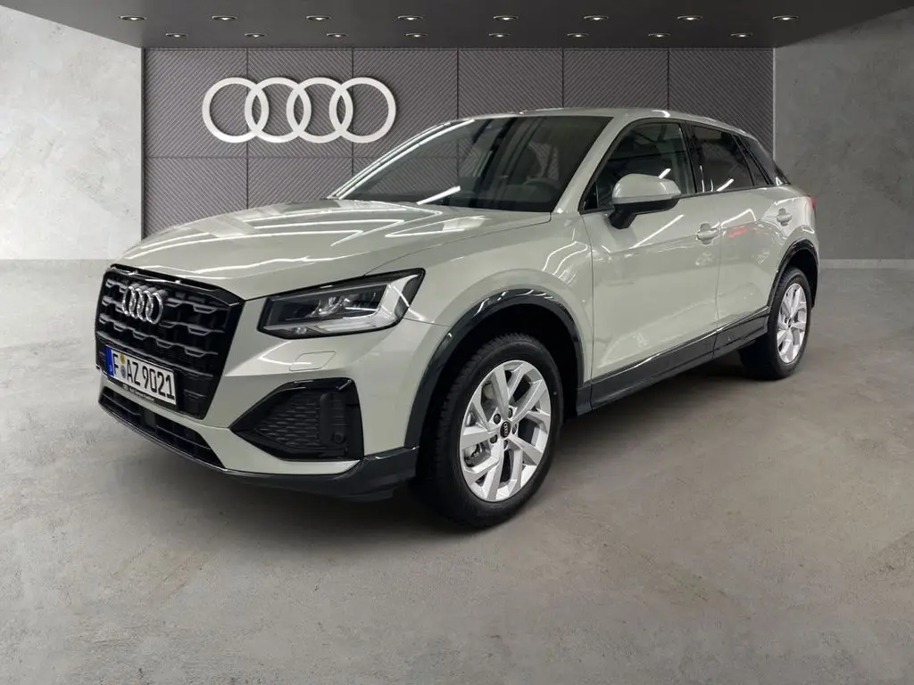 Photo 1 : Audi Q2 2024 Petrol