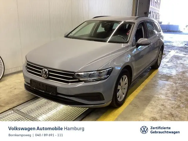 Photo 1 : Volkswagen Passat 2022 Petrol