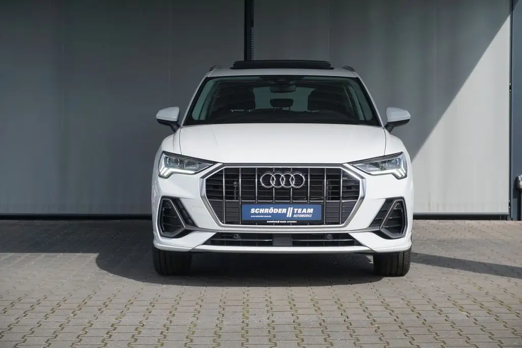 Photo 1 : Audi Q3 2024 Essence